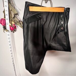 Privy | PU leather skort w/metal hardware, sz large. Mini length